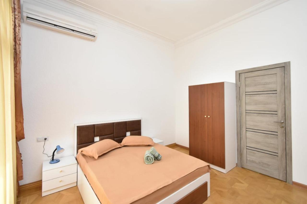 Guesthouses Opera Yerevan Ngoại thất bức ảnh