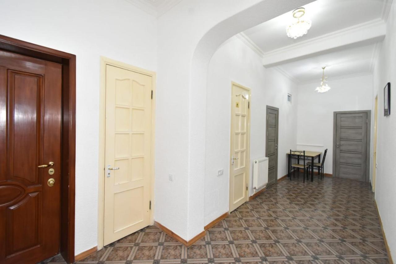 Guesthouses Opera Yerevan Ngoại thất bức ảnh