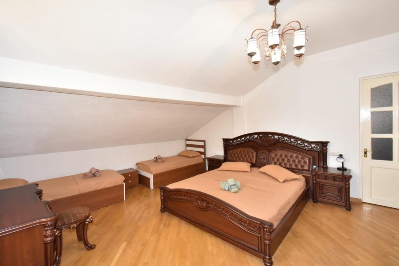 Guesthouses Opera Yerevan Ngoại thất bức ảnh
