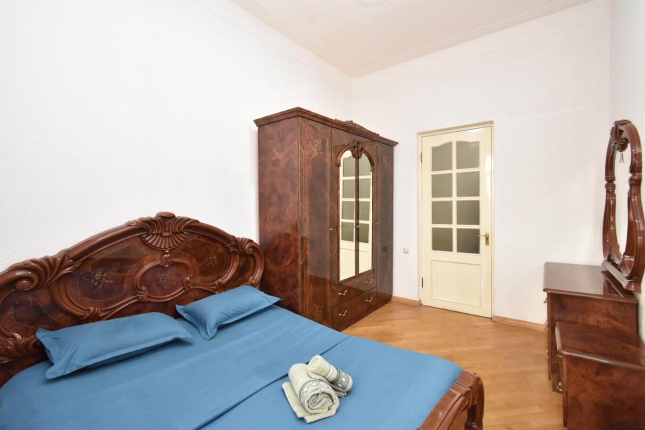 Guesthouses Opera Yerevan Ngoại thất bức ảnh