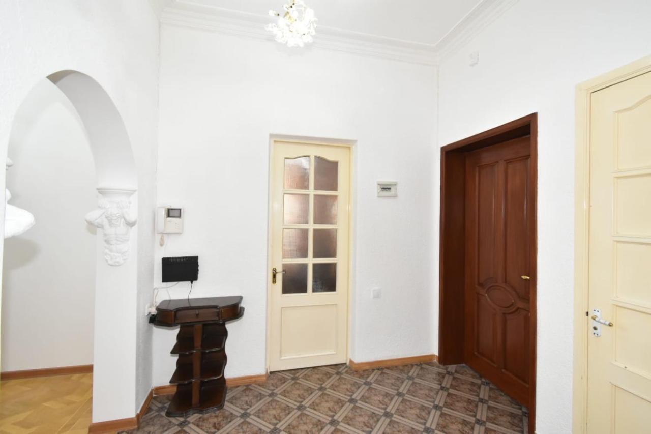Guesthouses Opera Yerevan Ngoại thất bức ảnh