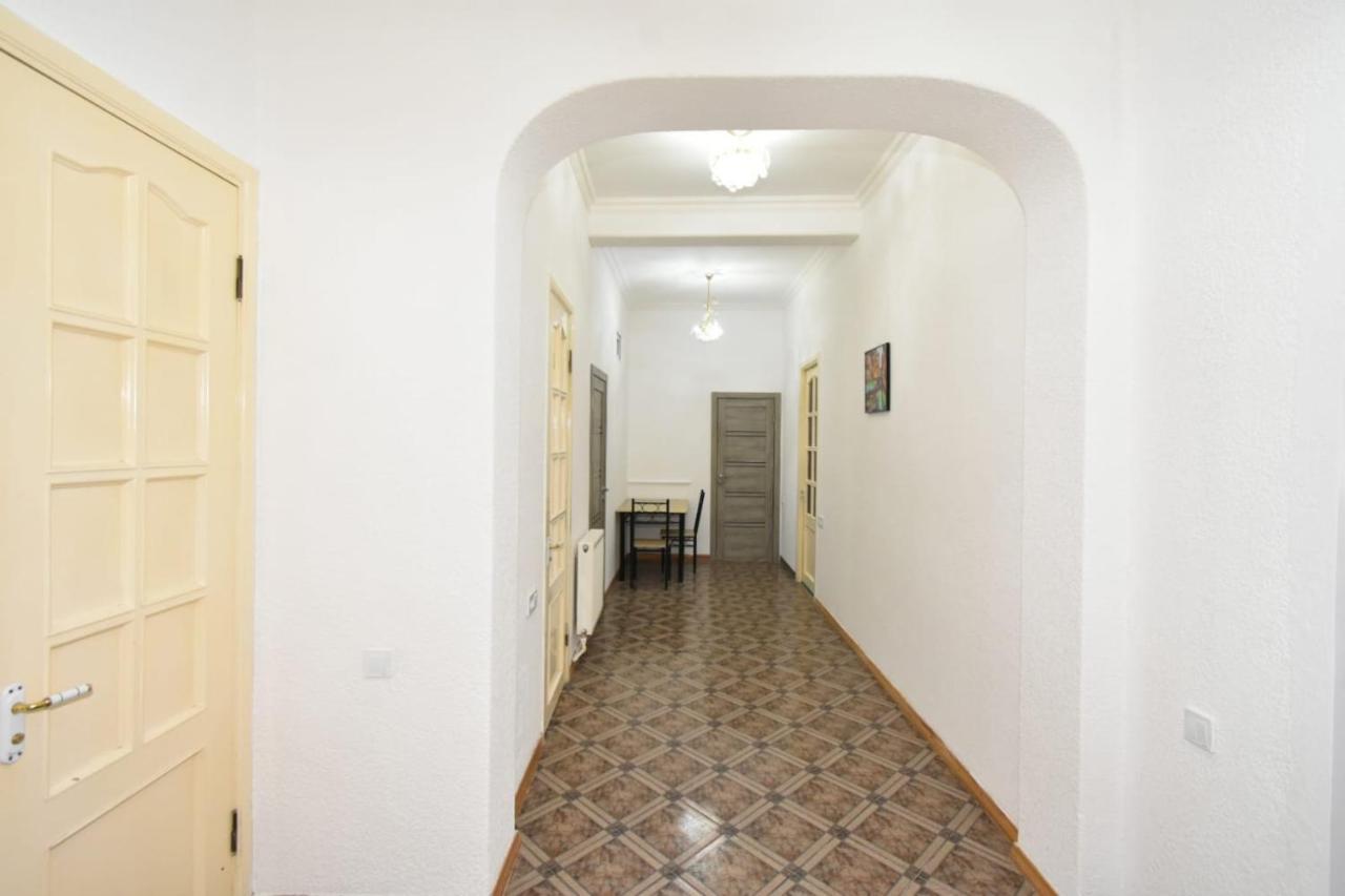 Guesthouses Opera Yerevan Ngoại thất bức ảnh