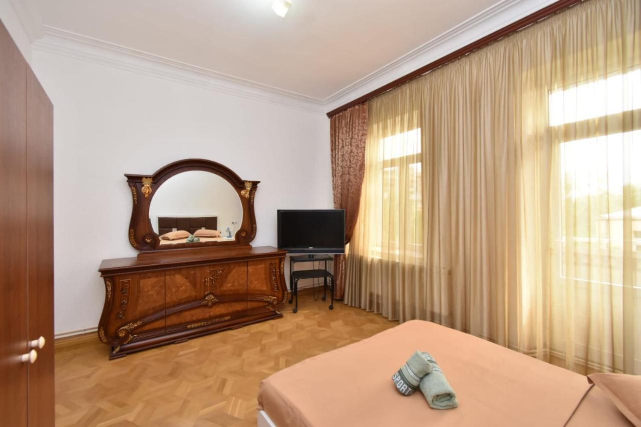 Guesthouses Opera Yerevan Ngoại thất bức ảnh