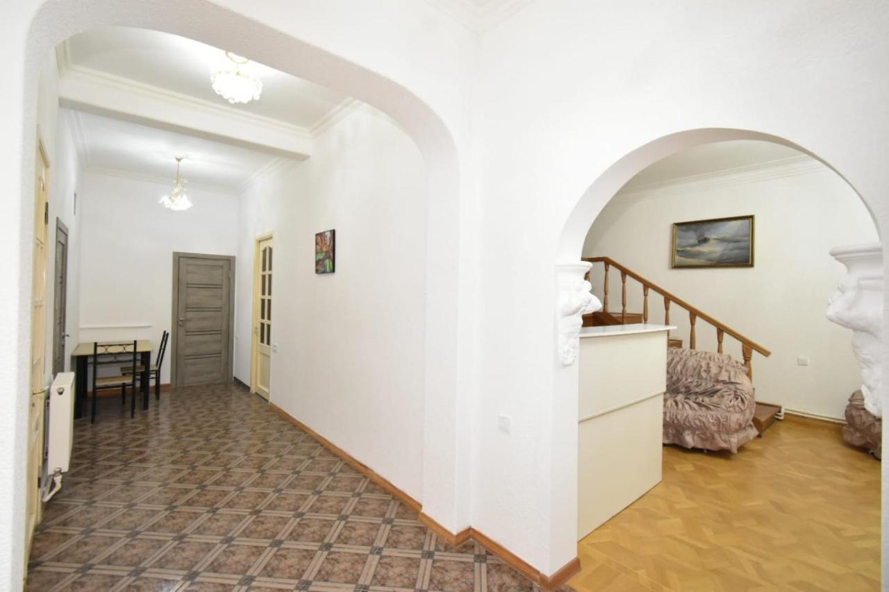 Guesthouses Opera Yerevan Ngoại thất bức ảnh