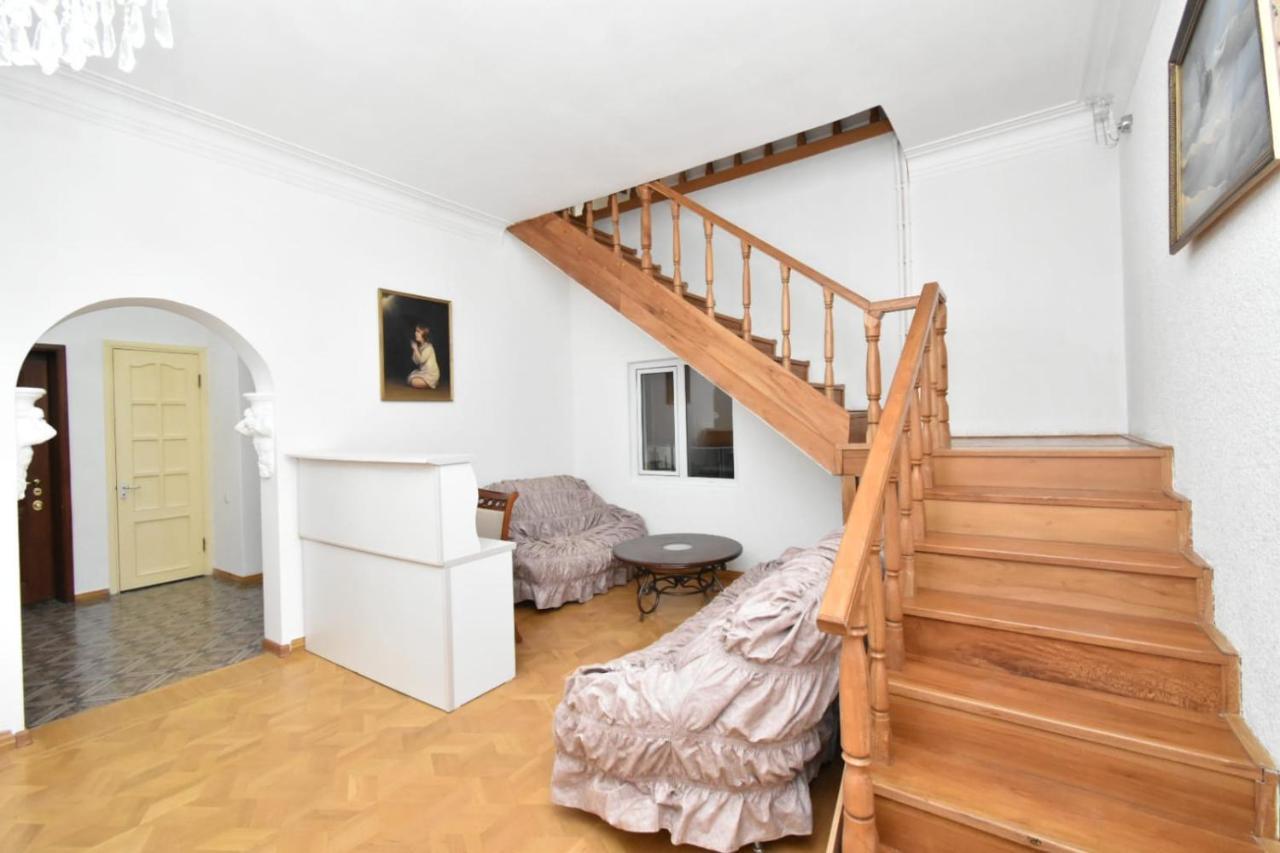 Guesthouses Opera Yerevan Ngoại thất bức ảnh
